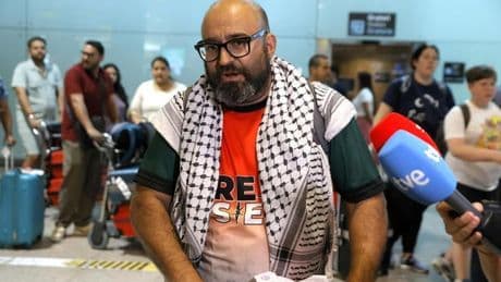 Aterriza en Barcelona Sergio Toribio, el activista español de la 'Flotilla de la Libertad' deportado por Israel