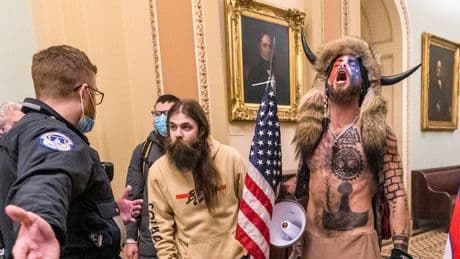 Der "QAnon-Schamane" hat trotz Begnadigung nach Kapitolstürmung genug von Trump