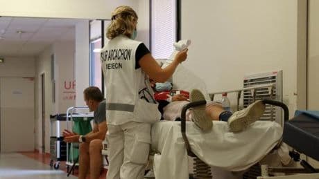 Le nombre de femmes médecins dépasse, pour la première fois, en 2025, celui des hommes