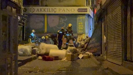Beyoğlu'nda bir binada çökme meydana geldi