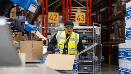 Warum beim Postunternehmen DHL jetzt auch Apotheker arbeiten