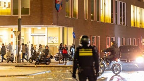 Honderd uur werkstraf voor relschopper Plein '40-'45 Amsterdam