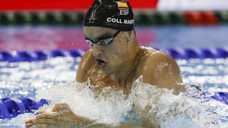 Carles Coll nada primero la mitad de la final de 200 braza, a ritmo de récord mundial, pero paga el esfuerzo y acaba octavo