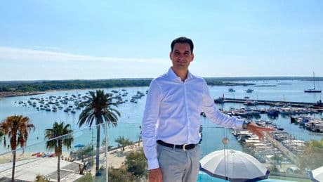 Jaume Mas, mallorquín experto en viajes: “Si tuviera que quedarme con dos playas de Mallorca serían Es Carbó y Es Trenc; una tiene carácter salvaje y la otra es un paraíso de agua turquesa y arena blanca”