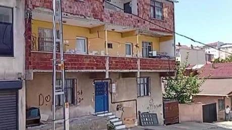 Mudanya'daki 3.3'lük deprem İstanbul'da bina boşalttırdı! Oturanlar tahliye edildi, sokak kapatıldı