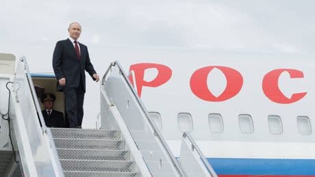 Sanktionen gegen Russland: Putin muss Flugzeugbenzin in Alaska bar zahlen