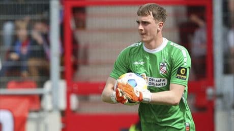 Elfmeter-Drama in Erfurt - RWE-Keeper Manitz wird zum Helden