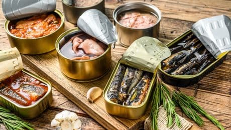 El pescado enlatado que debes comer porque está lleno de beneficios (y no es ni atún ni sardinas)