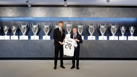 El primer día del adolescente Huijsen en Valdebebas: "Desde que llamó el Madrid no tenía ojos para otros equipos"