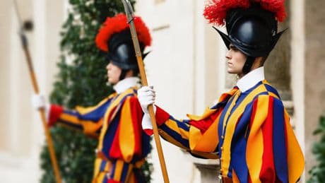 Así es la Guardia Suiza, los mercenarios que llegaron al Vaticano para ser el &#039;ejército&#039; del Papa