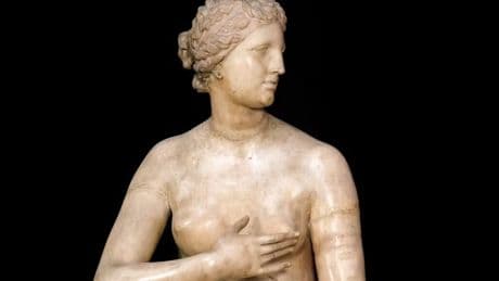 Censura dell’arte e leggi bloccate: cronache da un’Italia paradossale