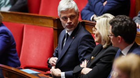 «On Quitte Tout Facilement» : Saint-Pierre-et-Miquelon riposte avec humour à la proposition de Laurent Wauquiez sur les OQTF