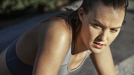 ¿Sudas demasiado? Puede deberse a una infección, alteraciones hormonales o, incluso, algún tipo de cáncer