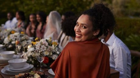 Single at a wedding? This is the one thing you must not do