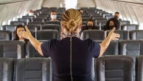 Pilot warns what actually happens if you don't put your phone on aeroplane mode