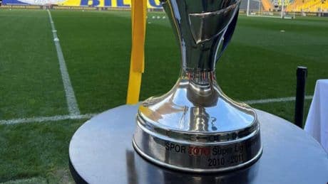 Fenerbahçe 2010-11 sezonu Süper Lig kupasını paylaştı: Hatırlatıyoruz