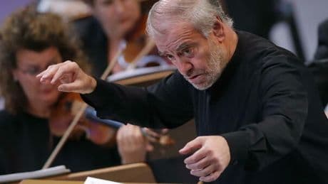 Gergiev, annullato il concerto a Caserta. Il direttore d'orchestra: «Io non informato». L'ambasciata russa: cancellazione danneggia l'Italia