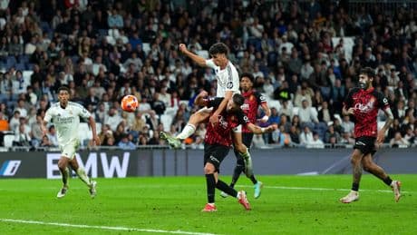 La remontada de Vallejo y Jacobo para el Madrid alarga la Liga