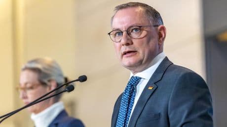„Wir sitzen sprichwörtlich am Katzentisch“, sagt Chrupalla zu den Ukraine-Verhandlungen