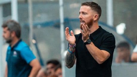 Muniain debuta con victoria a penaltis como entrenador del Derio