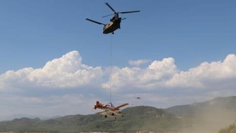 Burdur'da baraj gölüne düşen uçak gölden çıkarıldı