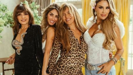 Karol G adelanta el &#039;tracklist&#039; de su nuevo disco y reúne a cinco estrellas de las telenovelas para promocionarlo