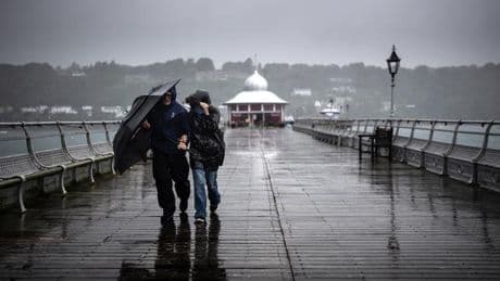 Au pays de Galles, les autorités veulent protéger les touristes de la pluie
