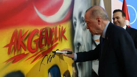 'Gençleri zehirliyor' demişti: Erdoğan damadının Next Sosyal’inde hesap açtı