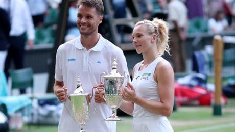 Sem Verbeek denkt aan Tim van Rijthoven na triomf op Wimbledon en laat Centre Court voor jarige vader zingen