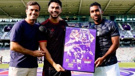Suazo, homenajeado por su 'ex'