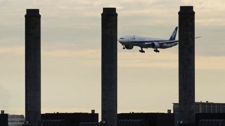 Over 5,000 Flights Delayed With Chicago, Washington DC Facing Snarls As Americans Travel Home From Holiday Weekend