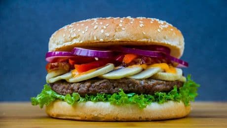 Le créateur d'une chaîne de restaurant à la gloire de Donald Trump menacé d'expulsion vers le Liban