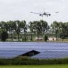 Eigenaar van schitterende zonnepanelen bij Schiphol stelt speciale spray voor