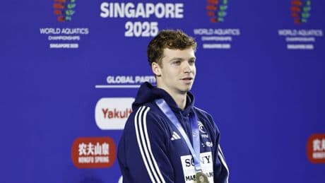 Mondiaux de natation : invincible, Léon Marchand s’offre sa première médaille d’or à Singapour
