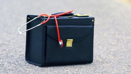 Le gouvernement modifie la procédure de régularisation des médecins à diplôme étranger