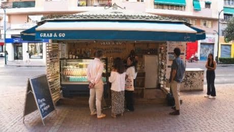 De los periódicos al café de especialidad: quioscos reconvertidos en locales donde tomar algo en plena calle
