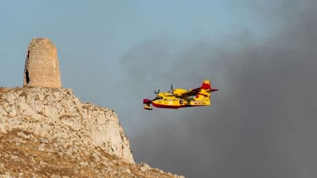 Aude : incendie à Ribaute, déjà 1 000 hectares parcourus et des maisons évacuées