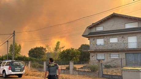 Vecinos de León afectados por el incendio de Zamora se niegan a abandonar sus casas: "Es cuestión de responsabilidad"