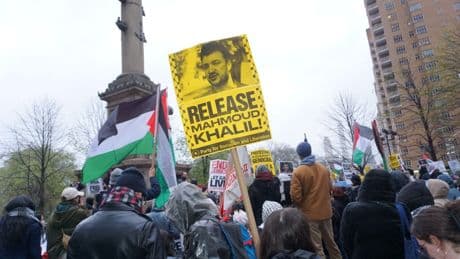 États-Unis : Mahmoud Khalil, prisonnier politique palestinien, doit être libéré dans les prochains jours, estime la justice