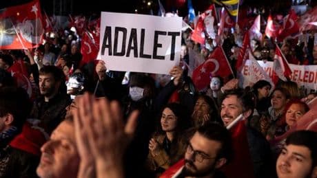 En Turquie, la contestation contre le président Erdogan s’étend aux lycées