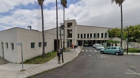 Spanish holiday destination under investigation after eight people struck down by food poisoning