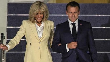 Macron çifti bu kez de el ele pozlarıyla gündeme oturdu: 'Sorun olmadığını kanıtlamak için rol yapıyorlar iddiası! Beden dili uzmanları hareketlerini analiz etti