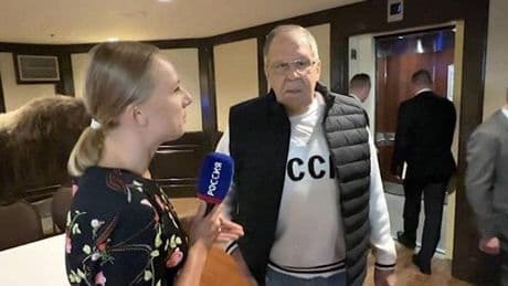 Alaska Zirvesi'nde Lavrov'un tişörtü gündem oldu: SSCB mesajı