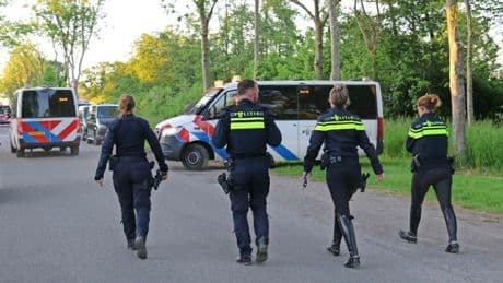 Zoektocht naar Jeffrey (10) en Emma (8) gaat met man en macht door: woning vader niet verzegeld, nog onbekend of auto in water ligt