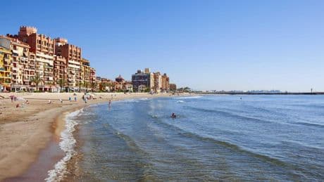 Otra playa cierra al baño en Valencia por la calidad del agua: "Los niveles microbiológicos son elevados"