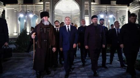 Comment le chef de la république de Tchétchénie, Ramzan Kadyrov, prépare sa succession