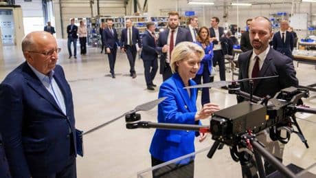 Von der Leyen: "L'Ue lotta per la libertà, ora un muro di droni con Kiev"
