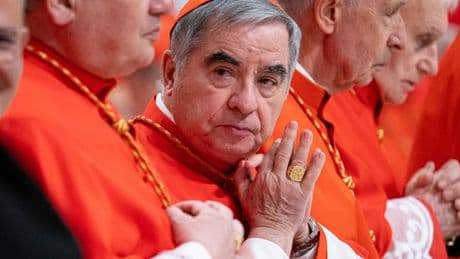 Conclave : qui est Angelo Becciu, le cardinal déchu qui renonce à participer à l’élection du pape ?