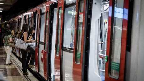 El metro de Barcelona comprará 39 trenes más para llegar a los dos millones de viajes diarios