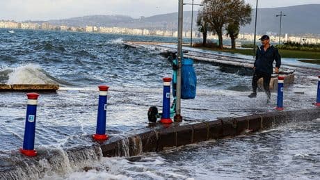 Meteoroloji'den Marmara, İzmir ve Manisa için fırtına uyarısı